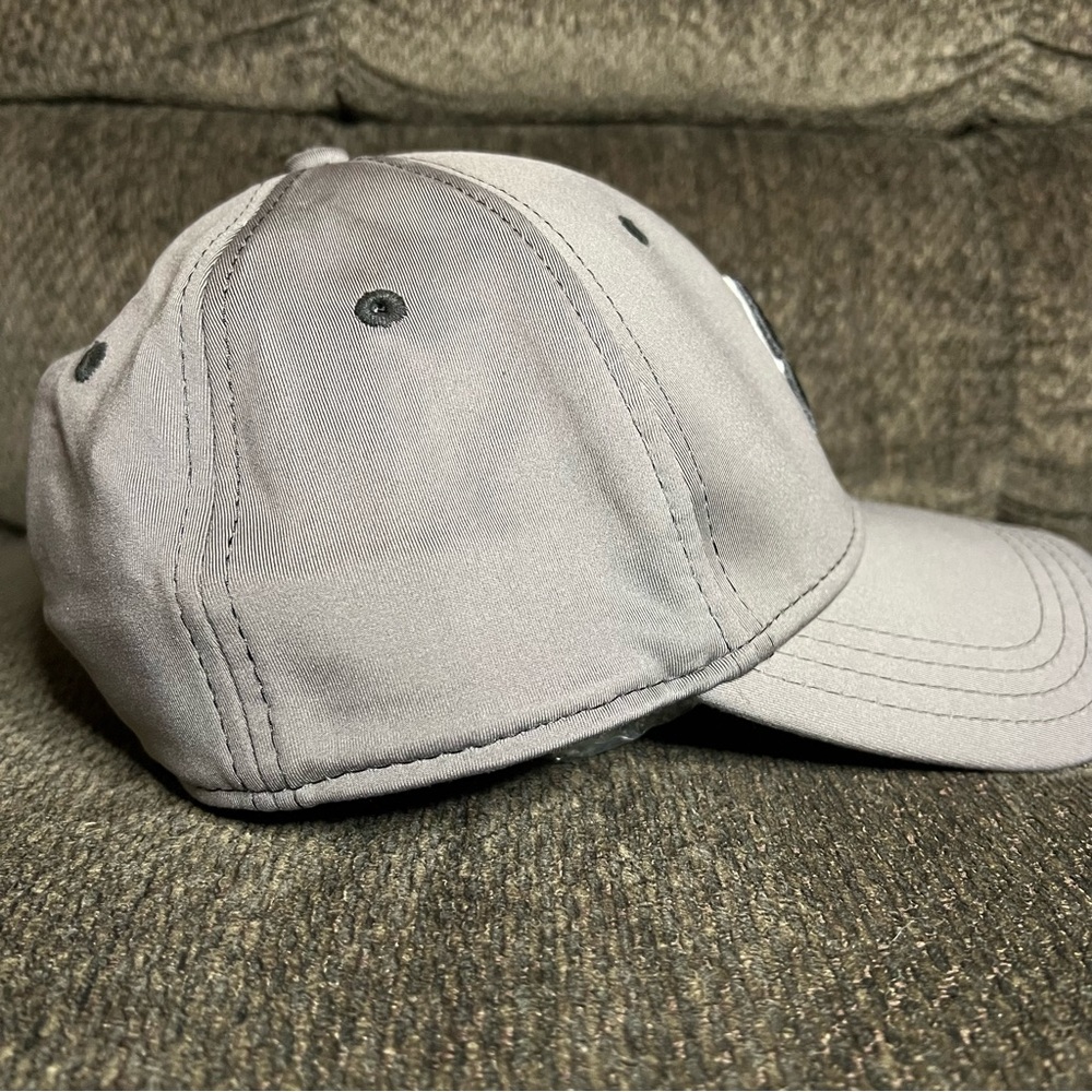 NEW Black Clover Premium Clover 22 Performance Wick Stretch Band Cap Size S/M - Picture 4 of 8